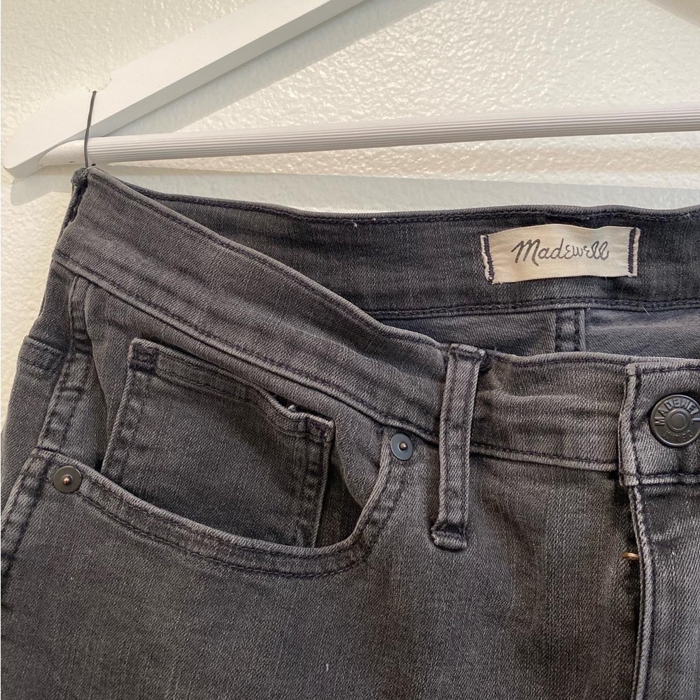 Madewell raw hem dark wash jeans. Size 31